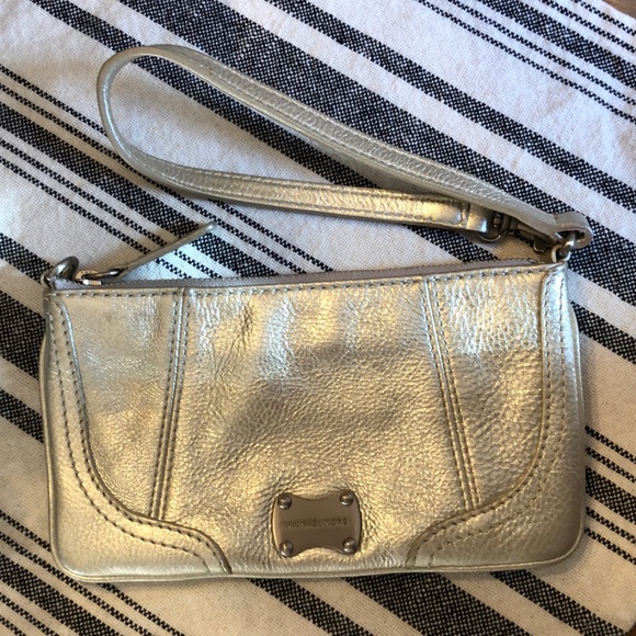 MICHAEL KORS Wristlet - Picture 1 of 7